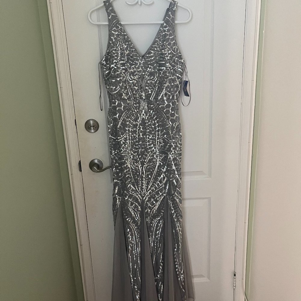 Never worn DRESS TAGS ON